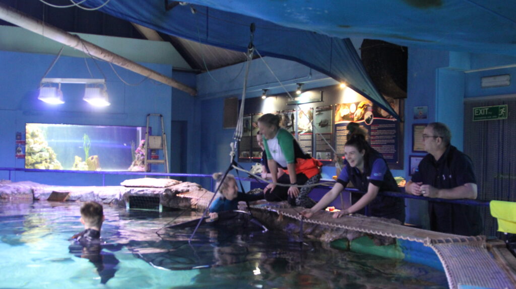 The team of Aquarists with Omiros' hoist 
